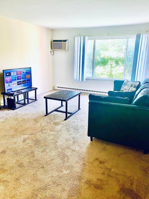 Just Thee Essentials! 10 Minutes From Downtown Apartment Detroit Exterior foto